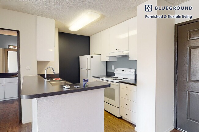 3883 Ingraham St San Diego, CA 92109 photo 4