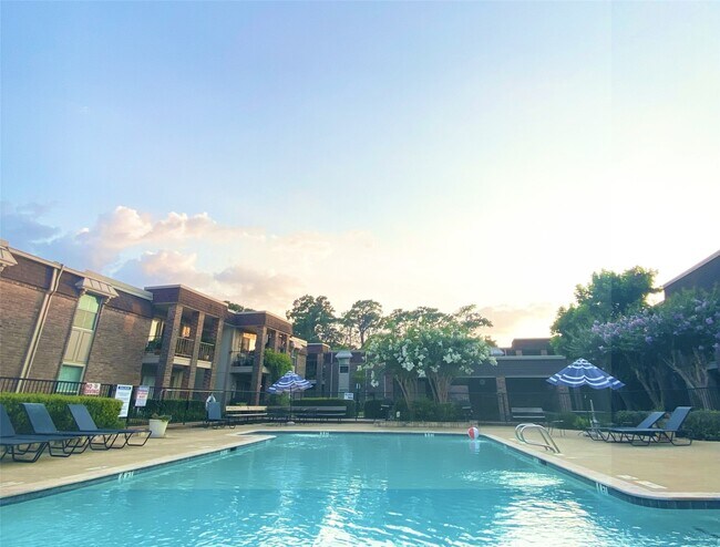 7575 Katy Fwy Houston, TX 77024 photo 2