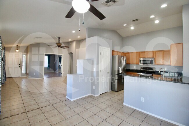 20986 North 84th Drive, Peoria, AZ 85382 photo 5