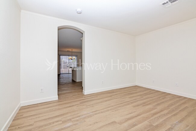8839 W Manzanita Dr Peoria, AZ 85345 photo 4