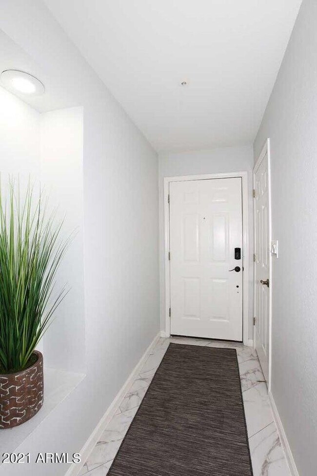 10080 E Mountainview Lake Dr Scottsdale, AZ 85258 photo 2