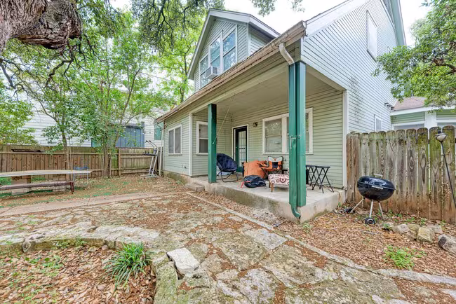 1205-22nd 1/2 W 22 1/2 St Austin, TX 78705 photo 3