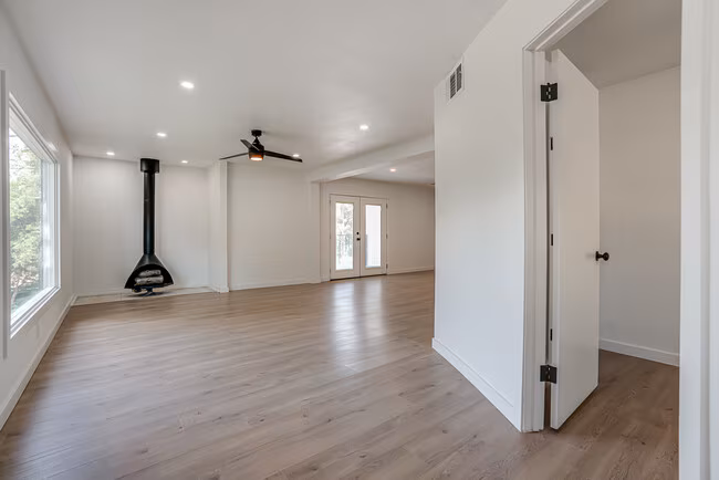 568 W Quill Dr San Antonio, TX 78228 photo 3