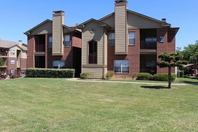 8359 N Harwood Rd North Richland Hills, TX 76180 photo 2