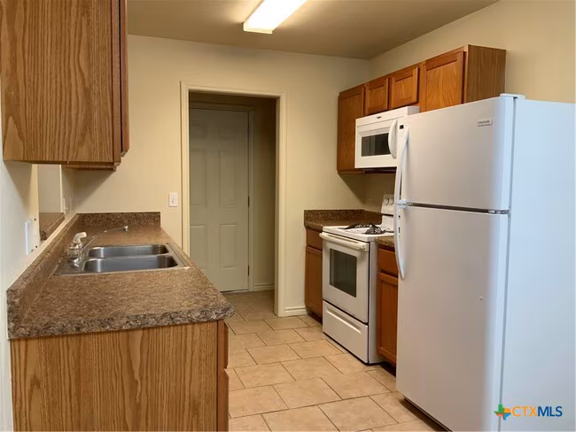 2401 Paul Revere St Temple, TX 76504 photo 3