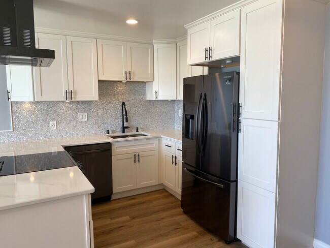 5015 Santa Cruz Ave San Diego, CA 92107 photo 5