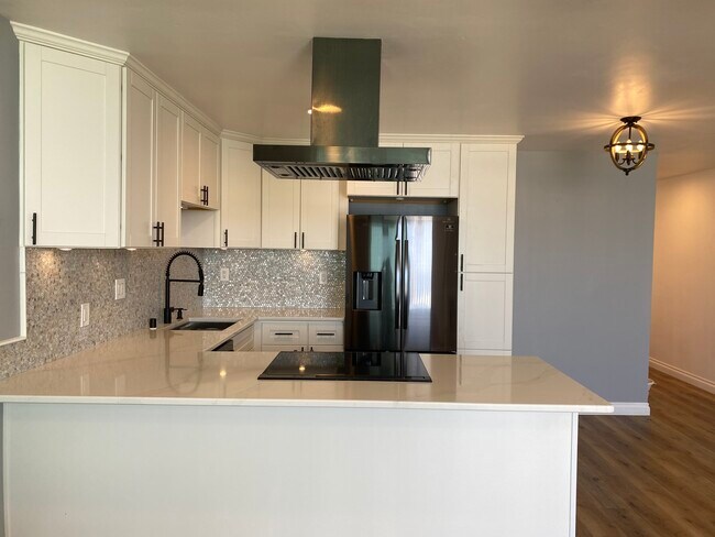 5015 Santa Cruz Ave San Diego, CA 92107 photo 3