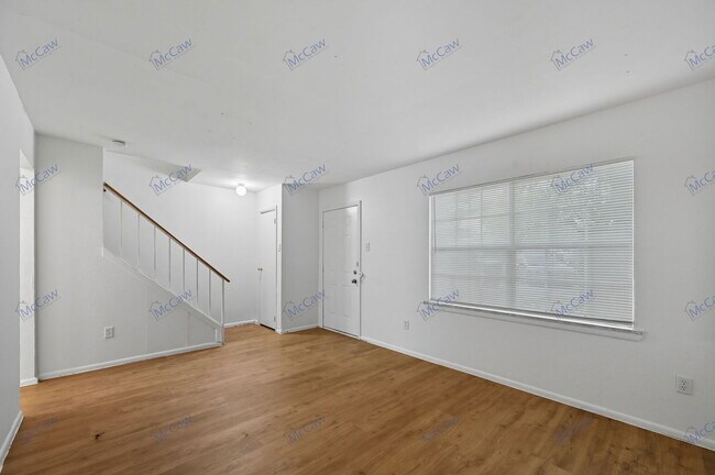 616 Moore St Garland, TX 75040 photo 4