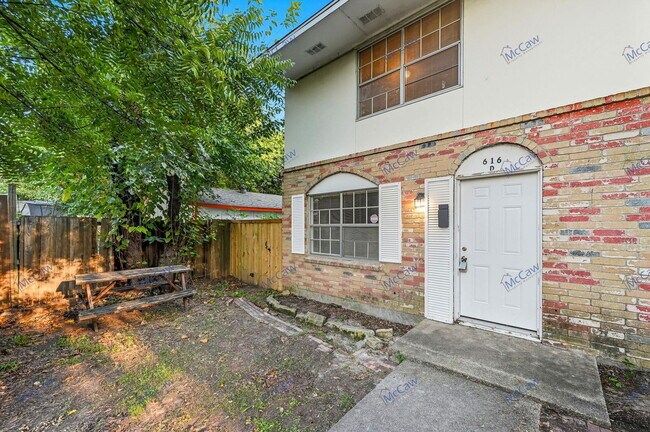 616 Moore St Garland, TX 75040 photo 3