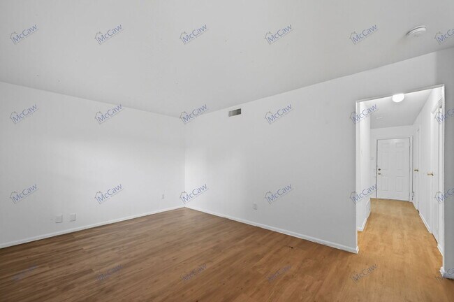 616 Moore St Garland, TX 75040 photo 5