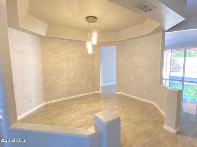 3358 E Wickieup Ln Phoenix, AZ 85050 photo 5