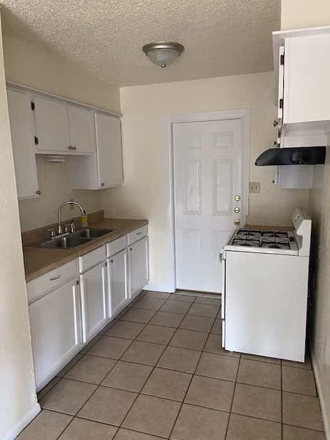 818 Hazelton St San Marcos, TX 78666 photo 4