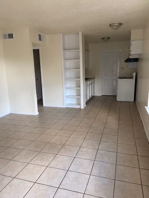 818 Hazelton St San Marcos, TX 78666 photo 5