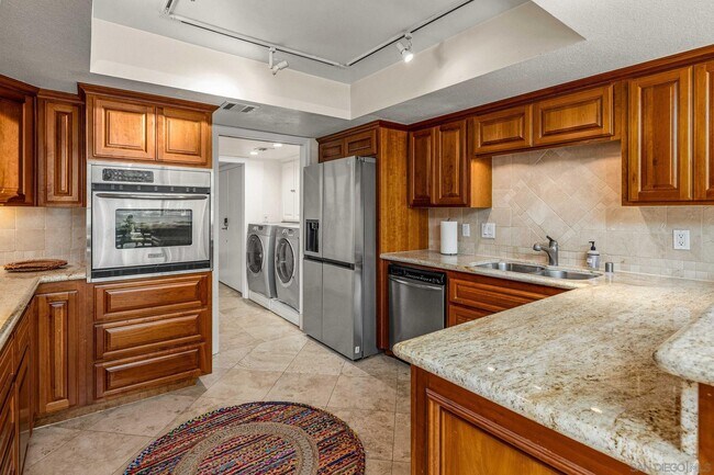 2420 Torrey Pines Rd San Diego, CA 92037 photo 5