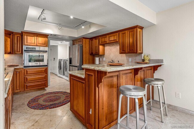 2420 Torrey Pines Rd San Diego, CA 92037 photo 4