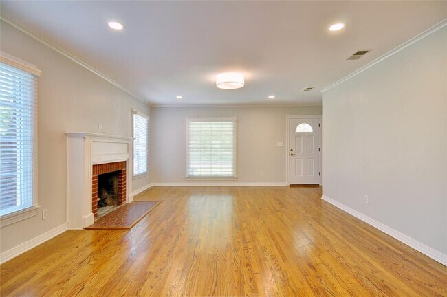 2924 6th Avenue, Fort Worth, TX 76110 photo 4