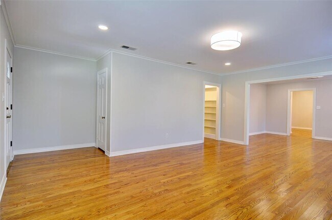 2924 6th Avenue, Fort Worth, TX 76110 photo 3