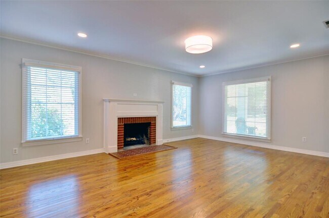 2924 6th Avenue, Fort Worth, TX 76110 photo 5