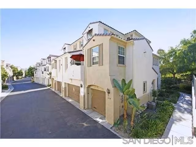1278 Fools Gold Way Chula Vista, CA 91913 photo 2