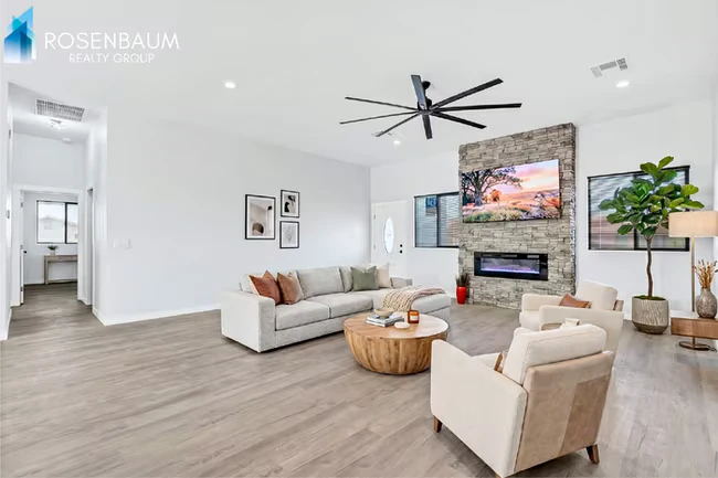 10153 W Wenden Dr Arizona City, AZ 85123 photo 3