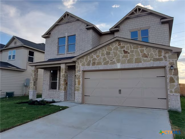4005 Woodside Dr Seguin, TX 78155 photo 2