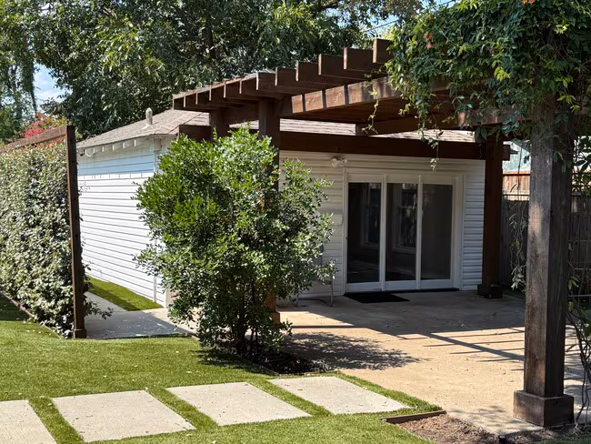 3925 Gaspar Dr Dallas, TX 75220 photo 2