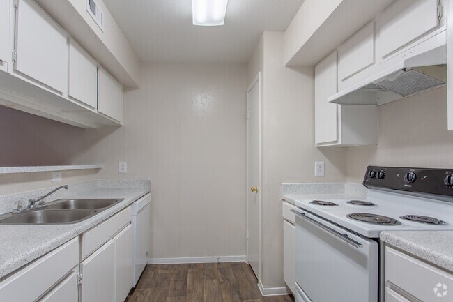 Serena Grove I Apartments photo 3