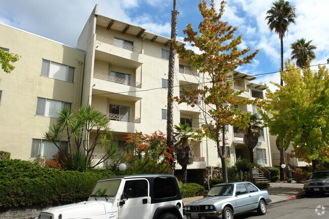Fontana Lee photo 3