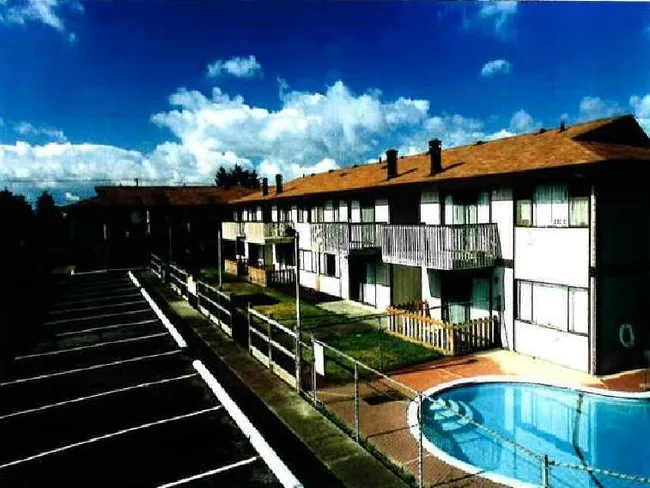 Pacific Manor Apartments photo 3
