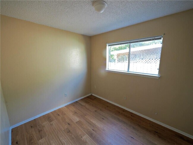 1503 Meadows Dr Round Rock, TX 78681 photo 3