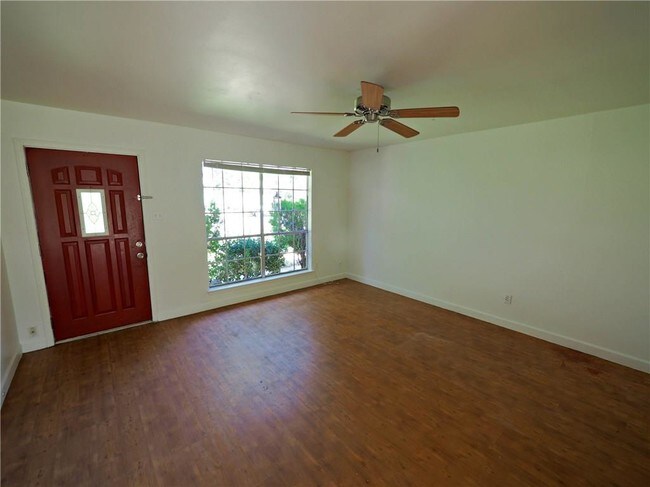 1503 Meadows Dr Round Rock, TX 78681 photo 2