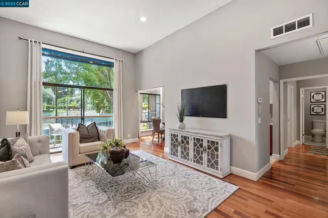 300 N Civic Dr #313 Walnut Creek, CA 94596 photo 5