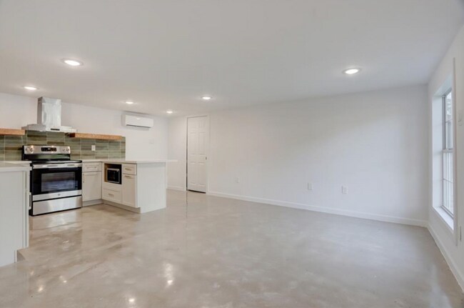808 Oakhurst Street, Houston, TX 77023 photo 3