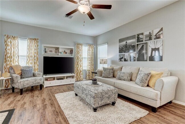 613 Circle Wy Jarrell, TX 76537 photo 4