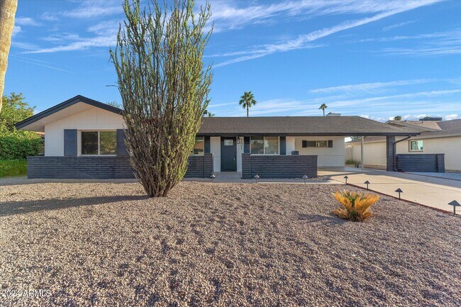 1921 E Laguna Drive