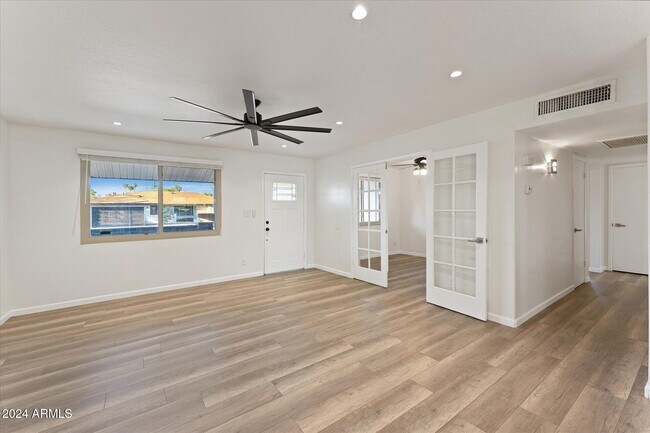 1921 E Laguna Drive photo 5