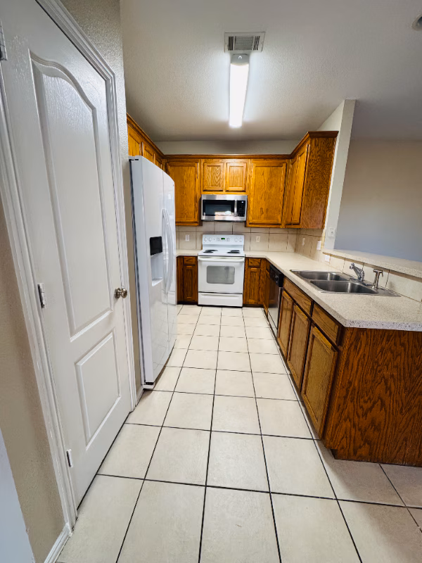 5705 Swords Drive, Fort Worth, TX 76137 photo 4