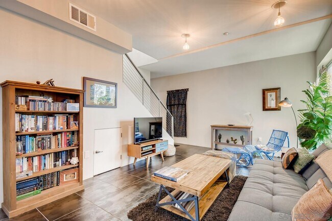 991 Sigsbee St San Diego, CA 92113 photo 3