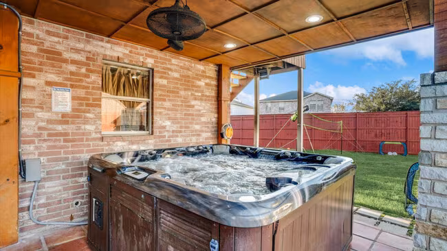2952 Barberini Dr Grand Prairie, TX 75052 photo 3