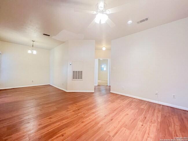 310 Pat Garrison St San Marcos, TX 78666 photo 4