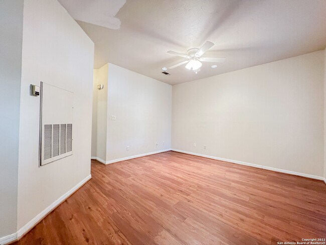 310 Pat Garrison St San Marcos, TX 78666 photo 5