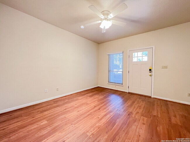 310 Pat Garrison St San Marcos, TX 78666 photo 2