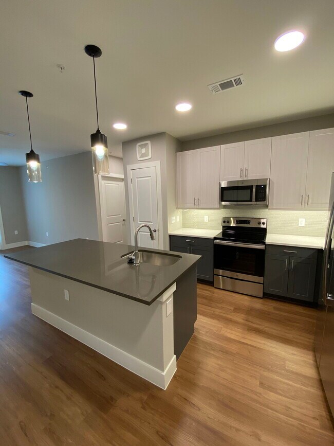 948 Narwhal Dr Fort Worth, TX 76131 photo 3