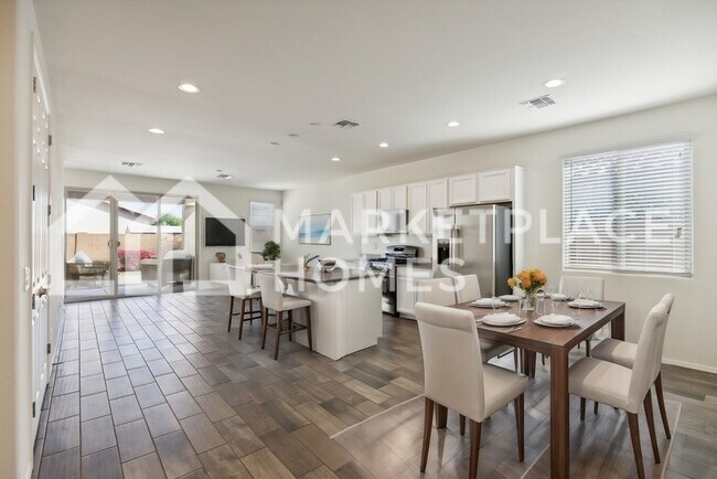 17528 W Desert Bloom St photo 4