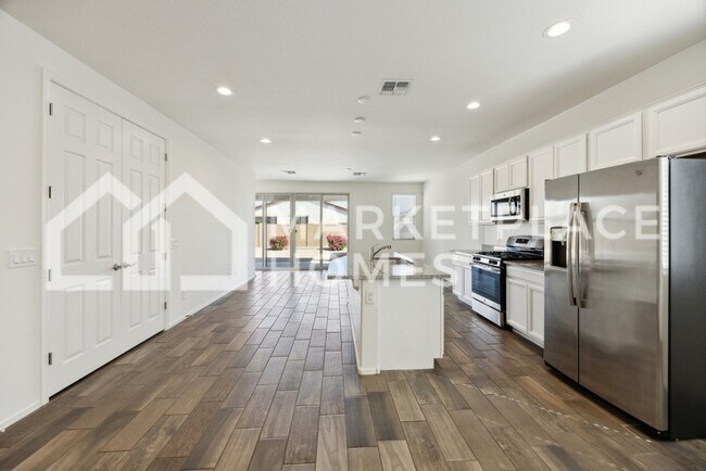 17528 W Desert Bloom St photo 5
