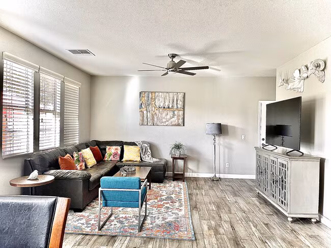 3708 E Kerry Ln photo 2
