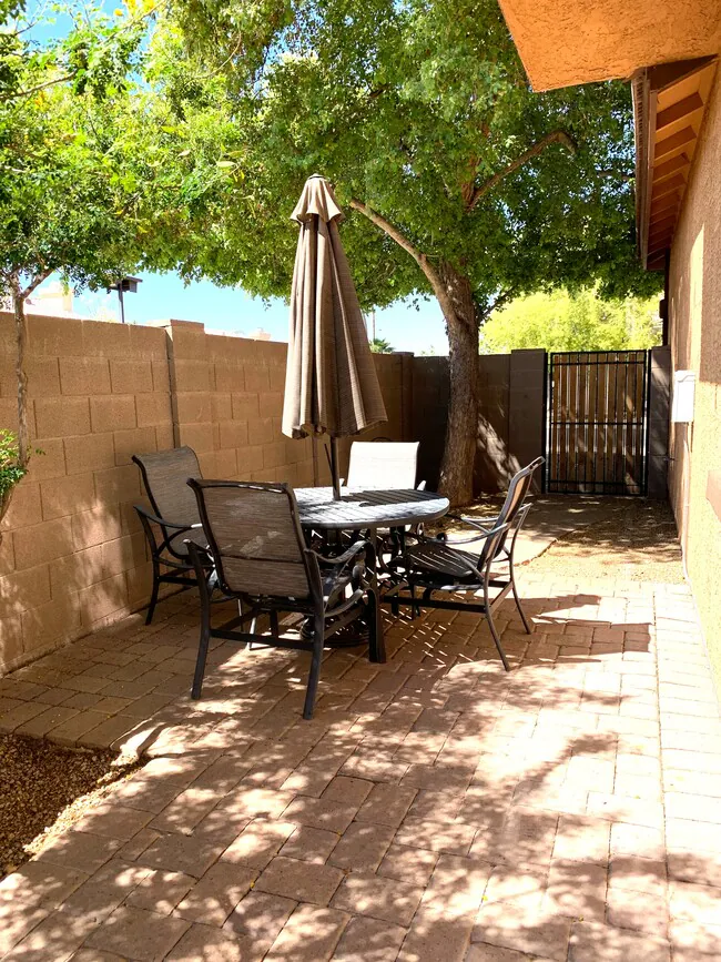 3708 E Kerry Ln photo 5