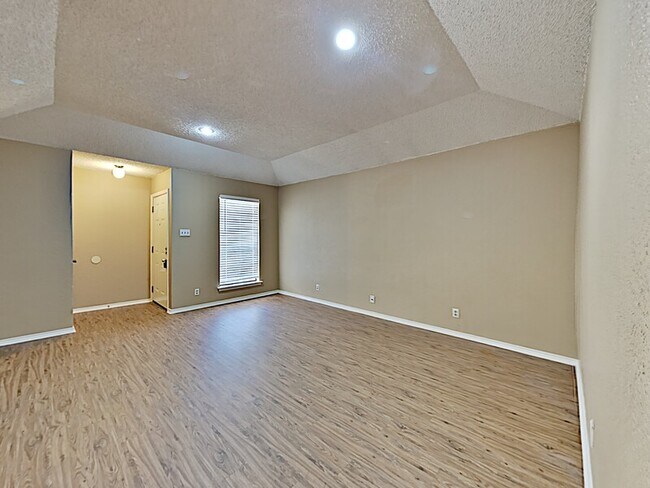 838 White Rock Street, Saginaw, TX 76179 photo 3