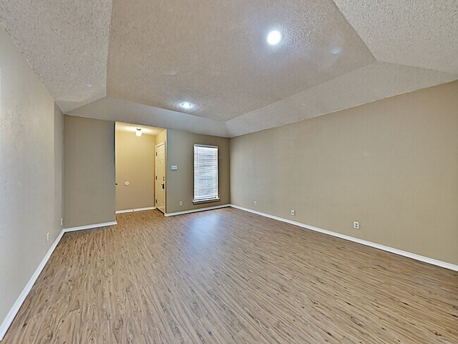 838 White Rock Street, Saginaw, TX 76179 photo 2