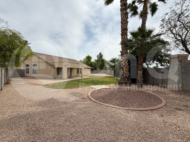 1139 E Morgan Ct Gilbert, AZ 85295 photo 2